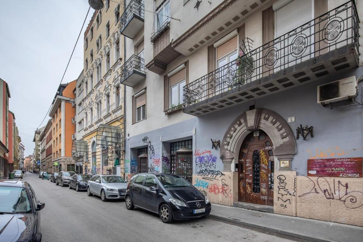 - Large And Comfy Appartement *