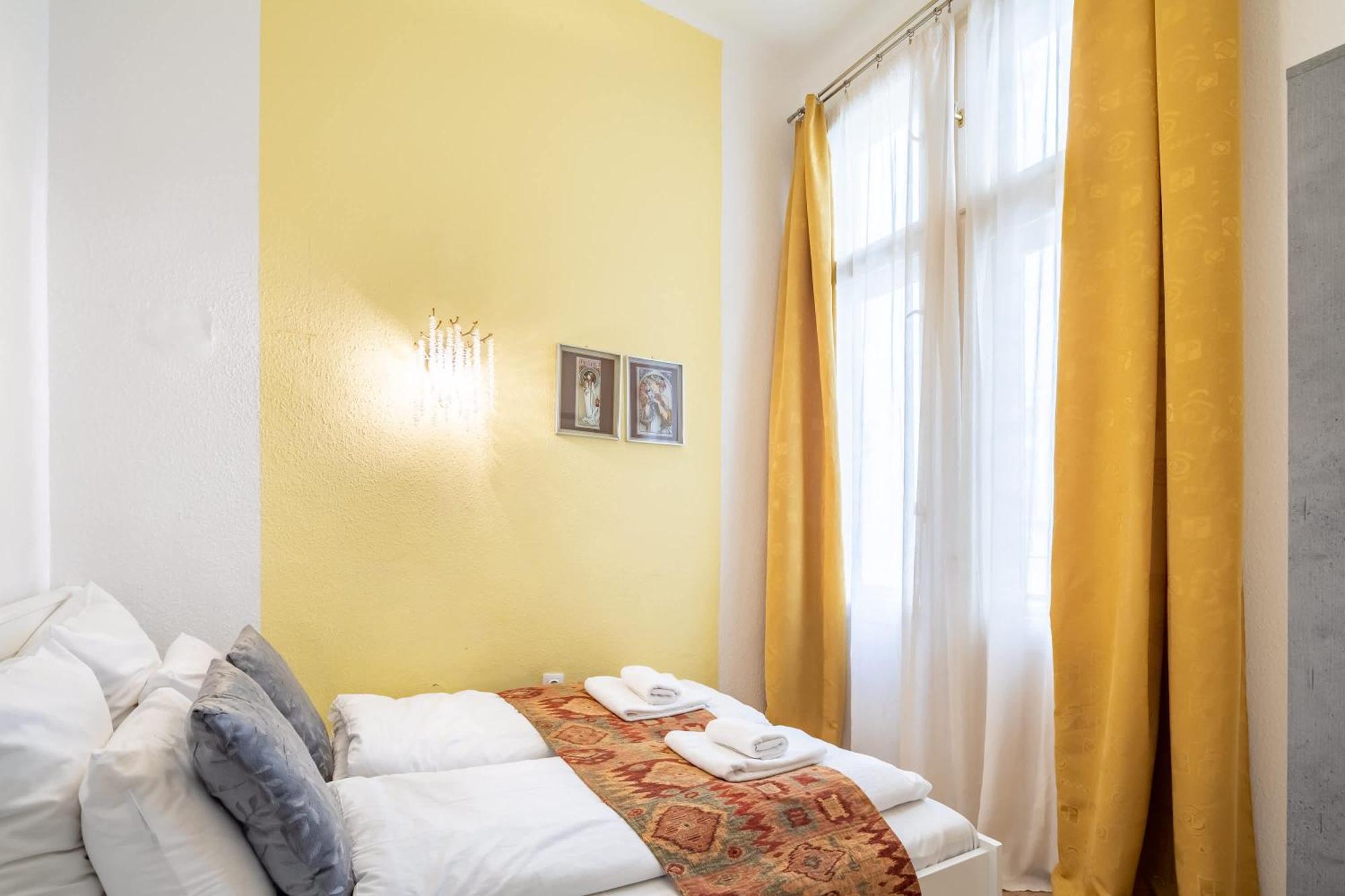 - Large And Comfy Апартаменти